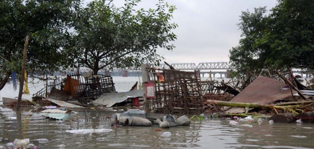 Hindistan’da şiddetli yağışlar etkisini sürdürüyor