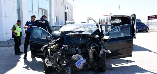 Aksaray’da otomobil kamyona çarptı: 4 yaralı