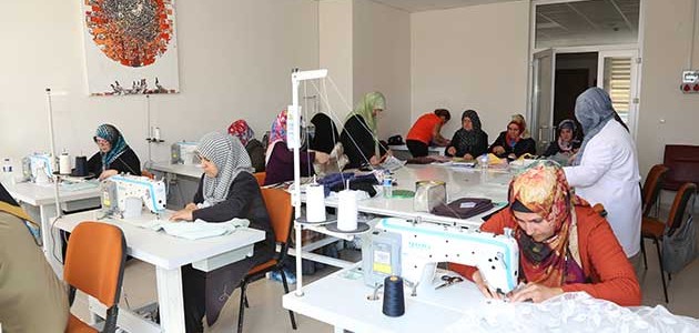 Meram’da kadınlar, tekstilin ve tekstil sektörünün tüm inceliklerini öğreniyor