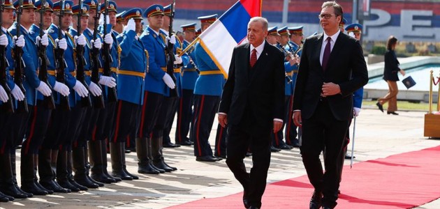 Cumhurbaşkanı Erdoğan Sırbistan’da resmi törenle karşılandı