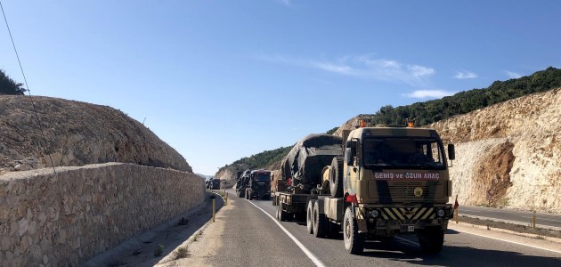 Suriye sınırına tank ve zırhlı araç sevkiyatı