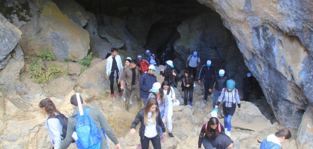 Doğaseverler Çamlık Mağaraları’nda yürüdü