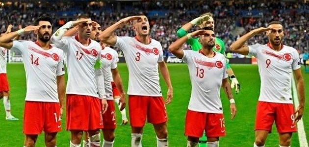 İstanbul Başakşehir Esports’tan asker selamı göndermesi