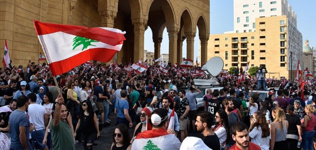 Lübnan’da 4 bakanın istifası istendi