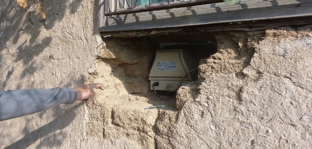 Konya’da duvarı delip girdikleri evden hırsızlık yaptılar