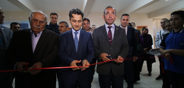 Seydişehir Mahmut Esat Ortaokulu’na kütüphane açıldı