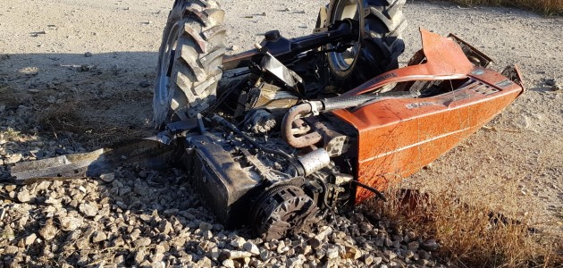 Konya’da tren hemzemin geçitte traktöre çarptı