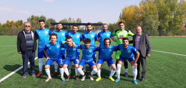 Konya’da maçta dili boğazına kaçan futbolcu ölümden döndü