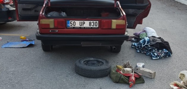 Konya’da otomobilde paspas altına gizlenmiş uyuşturucu ele geçirildi