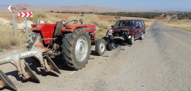 Konya’da traktörle otomobil çarpıştı: 2 yaralı