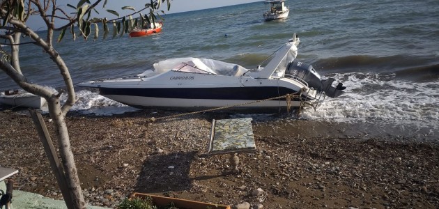 Yasa dışı geçiş için tekne çalan Suriyeli tutuklandı