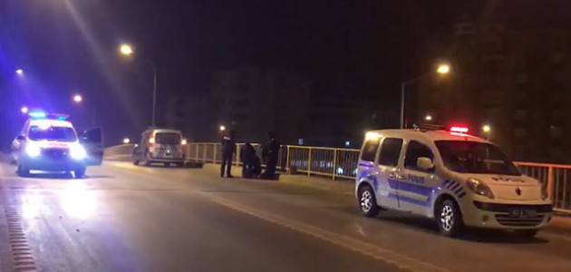 Konya’da köprüye çıkan kadını polis kurtardı