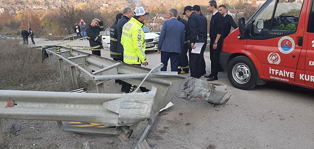Karabük’te otomobil bariyere çarptı: 3 ölü, 2 yaralı