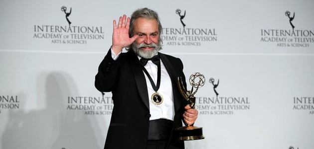 Haluk Bilginer’e Uluslararası Emmy ödülü