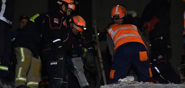 Türkiye’den Arnavutluk’a gelen arama kurtarma ekipleri çalışmalara başladı