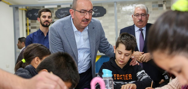 Başkan Kavuş, kursiyer gençleri ve eğitmenlerini ziyaret etti