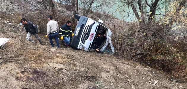 Hentbol takımını taşıyan minibüs kaza yaptı: 2 ölü, 15 yaralı
