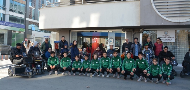 Konyaspor Akademi’den Sakatlar Derneği Konya şubesine ziyaret
