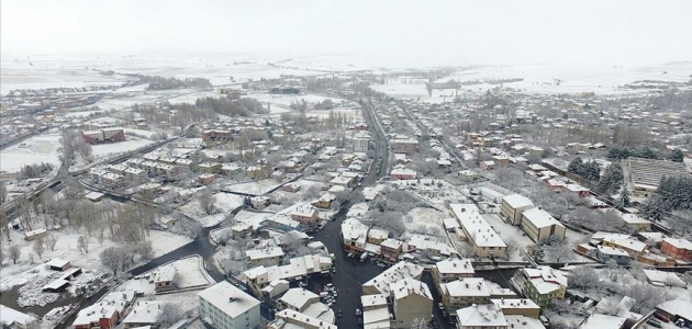 Kar yağışı ile şehirler beyaza büründü