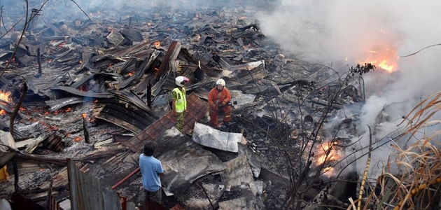 Malezya’da çıkan yangında 20 ev kül oldu
