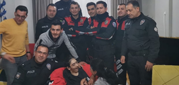 Konya polisinden engelli gence doğum günü sürprizi