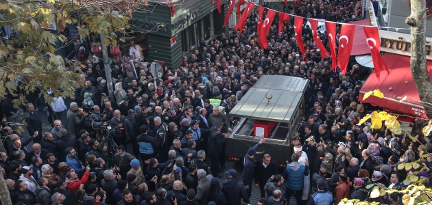 Şehit bomba imha uzmanı Esra Çevik son yolculuğuna uğurlandı