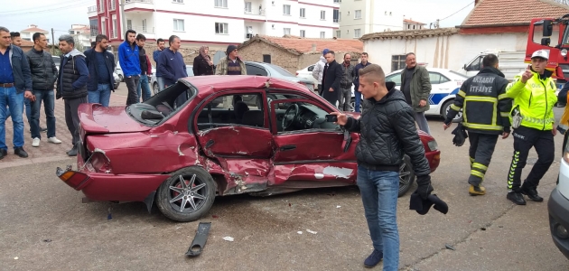 Aksaray’da otomobil ile minibüs çarpıştı: 5 yaralı