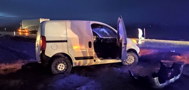 Konya’da hafif ticari araçla otomobil çarpıştı: 8 yaralı