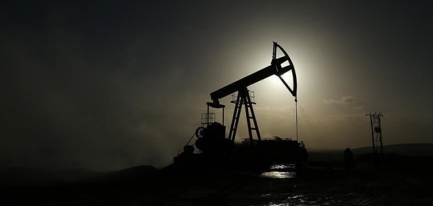 ABD Suriye’nin en büyük petrol sahasına üretimi artırmak için uzman gönderdi