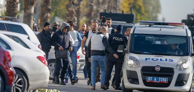 Antalya’da bir bankada silahlı soygun girişimi