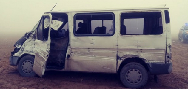 Konya’da öğretmenleri taşıyan minibüs kamyonla çarpıştı: 13 yaralı