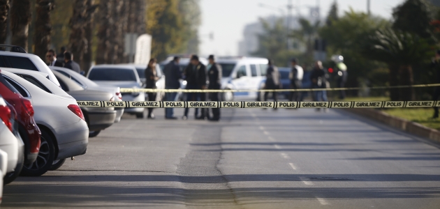 Antalya’da banka şubesine silahla giren kişi tutuklandı