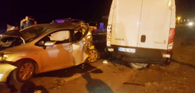 Alkollü sürücünün trafik denetimi için bekleyen araçlara çarptı: 6 yaralı