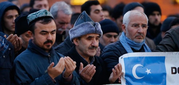 Hacı Bayram’da eller Doğu Türkistan için duaya açıldı