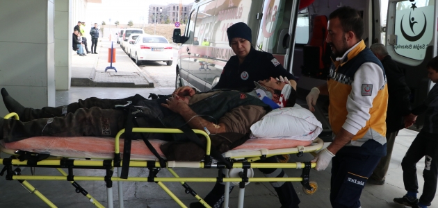 Karaman’da iki otomobil çarpıştı: 5 yaralı