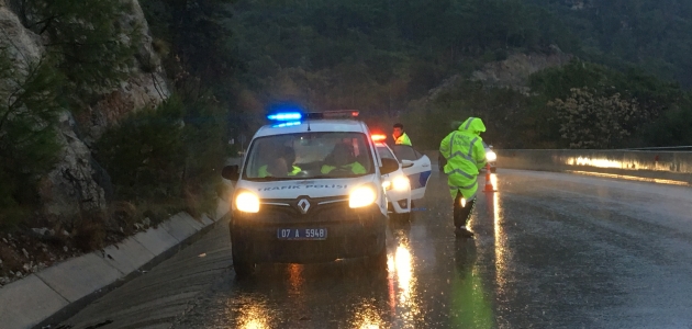 Antalya’da trafik kazası: 17 yaralı