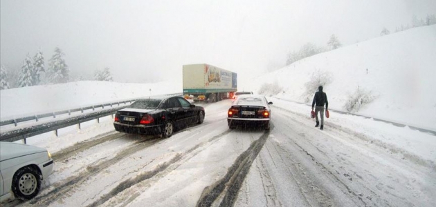 Kar nedeniyle Kahramanmaraş-Kayseri kara yolu ulaşıma kapandı