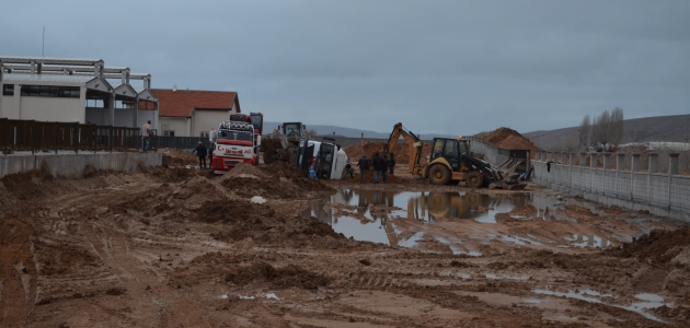 Konya’da beton mikseri devrildi: 1 yaralı