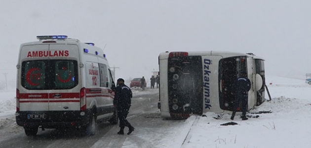 Karaman’da yolcu otobüsü devrildi: 22 yaralı