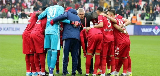 Sivasspor sezonun ilk yarısını lider kapattı