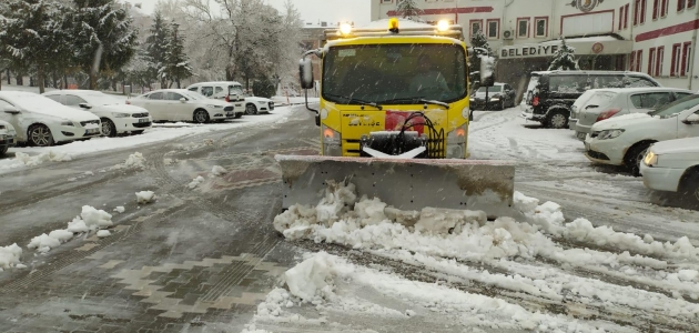 Seydişehir’de ekipler kar mesaisinde