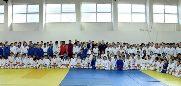Başkan Altay 8 İlden Konya’da kamp yapan judocularla buluştu