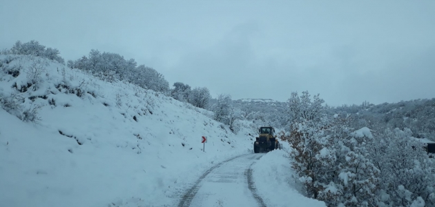 Kardan kapanan köy yolu kanser hastası için açıldı