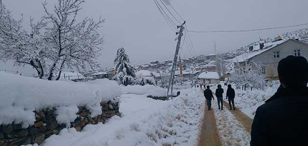 Bozkır’da elektrik direkleri yıkıldı! Bazı mahallelerde elektrik yok