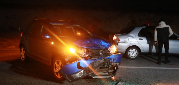 8 aracın karıştığı trafik kazasında 6 kişi  yaralandı