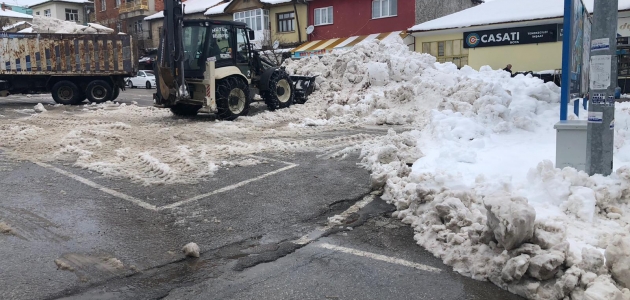 Hüyük’te belediye ekiplerinin karla mücadele çalışmaları