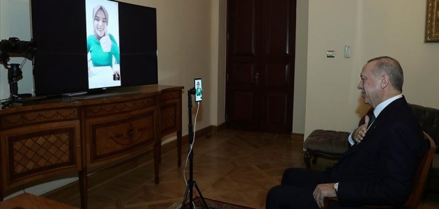 Erdoğan bilgi yarışmasına katılan konuşma engelli Gülsüm ile görüştü