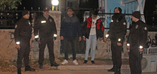 Adana’da hırsızlık şüphelileri kovalamaca sonucu yakalandı