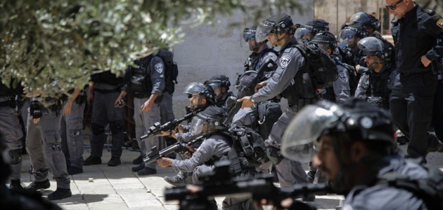 İsrail polisinden Mescid-i Aksa’ya baskın