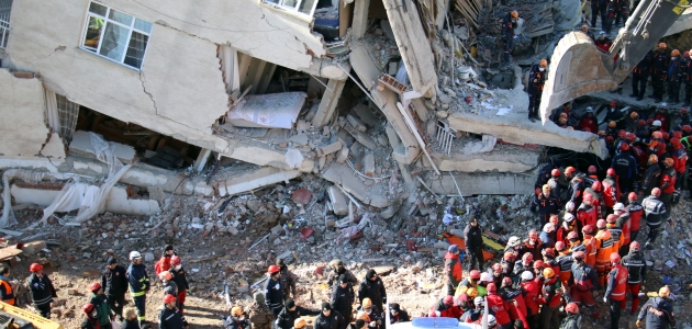 Mustafa Paşa Mahallesi’nde yıkılan binada arama kurtarma çalışması sona erdi